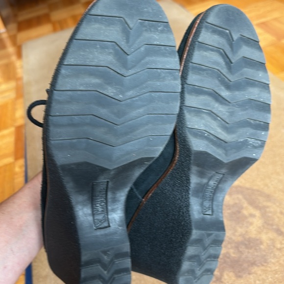 Black genuine suede booties. 9M “White Mountain”. Lace up. Good used condition. - Picture 5 of 7